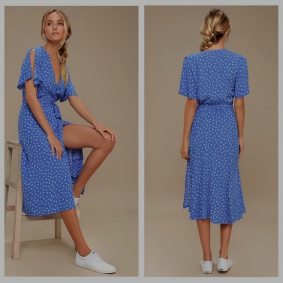 Lulus Dresses & Skirts - Lulu's Maretta Blue and White Floral Print Wrap Midi Dress Size Small